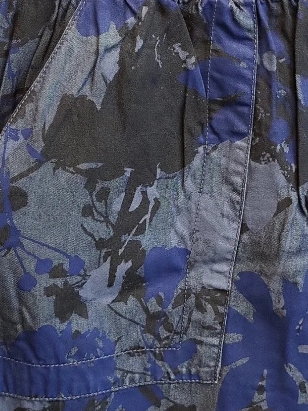 Juicy Couture Blue Floral Camo Jogger Lightweight Denim Pants - Picture 7 of 7
